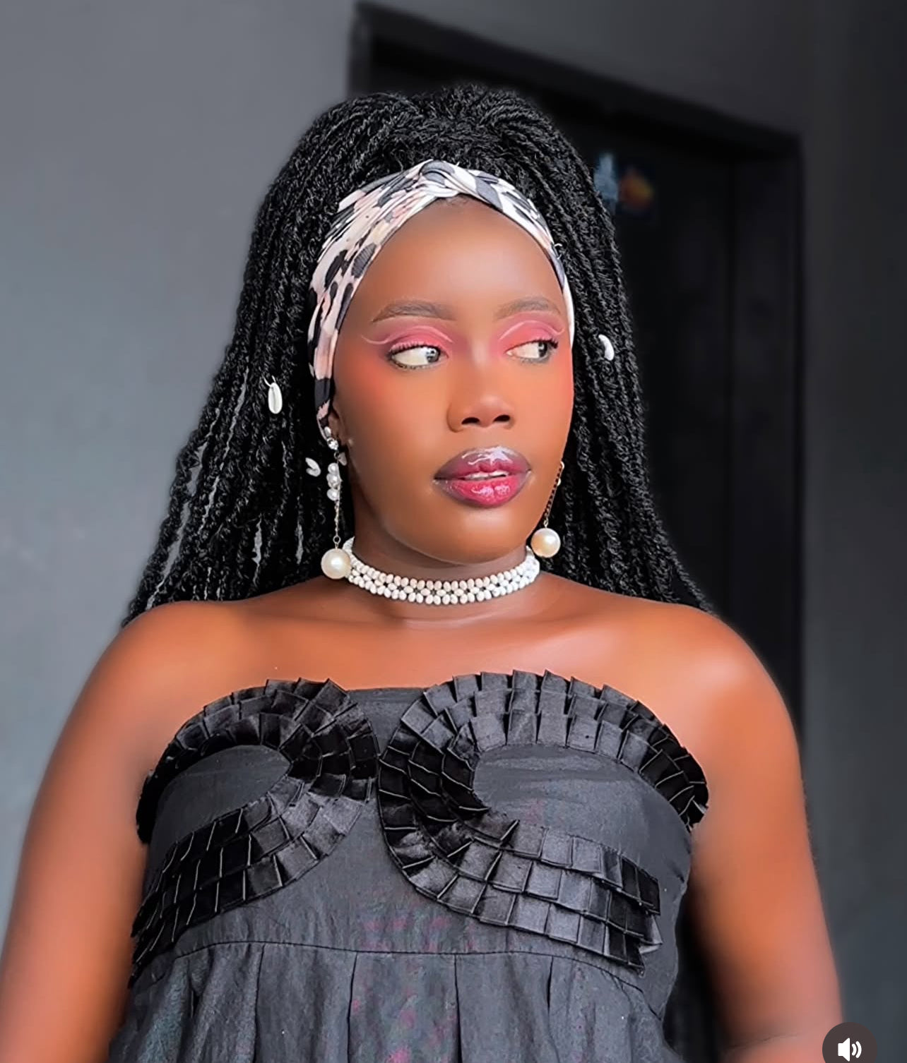 Black Chic fit on animal skin band