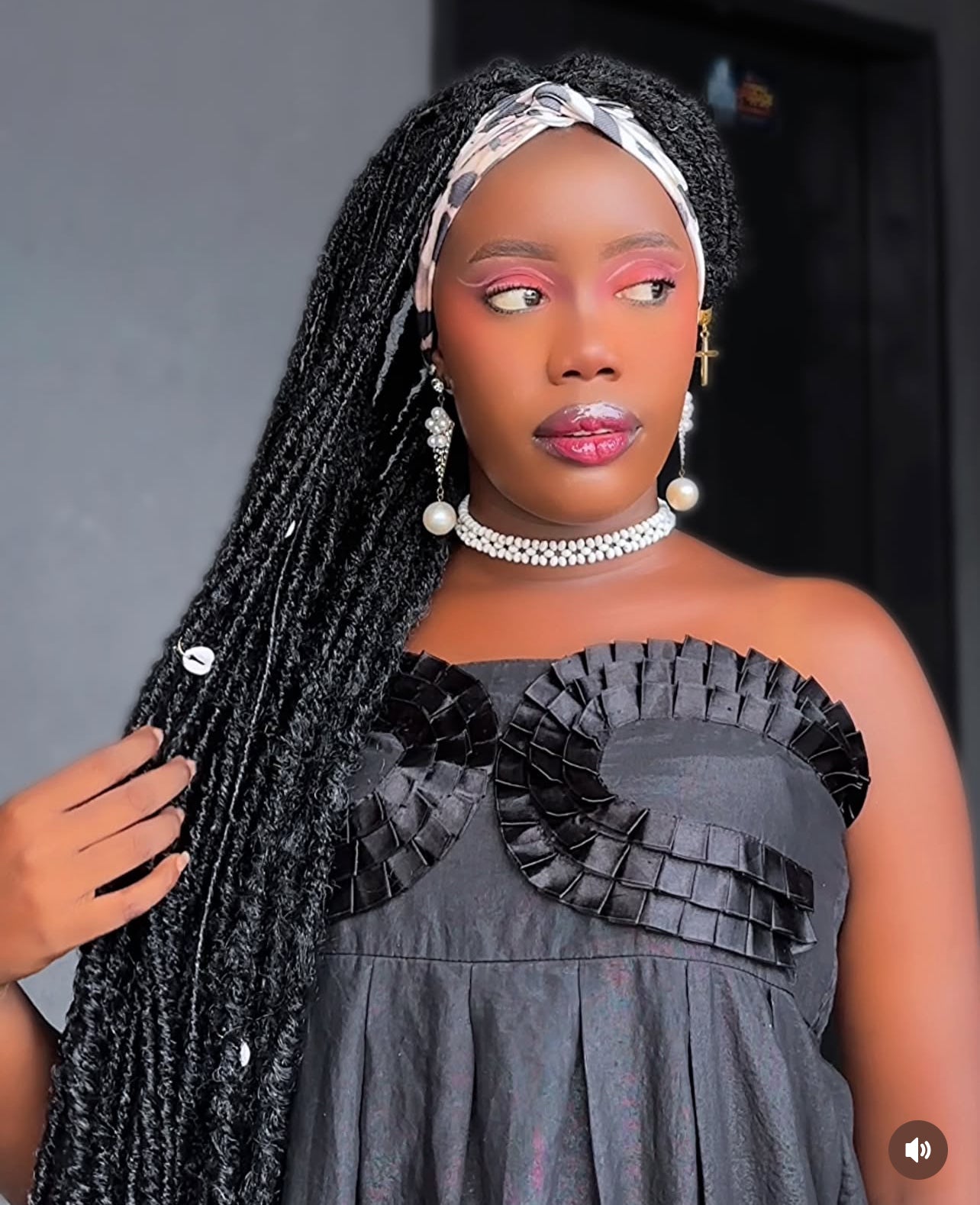 Black Chic fit on animal skin band