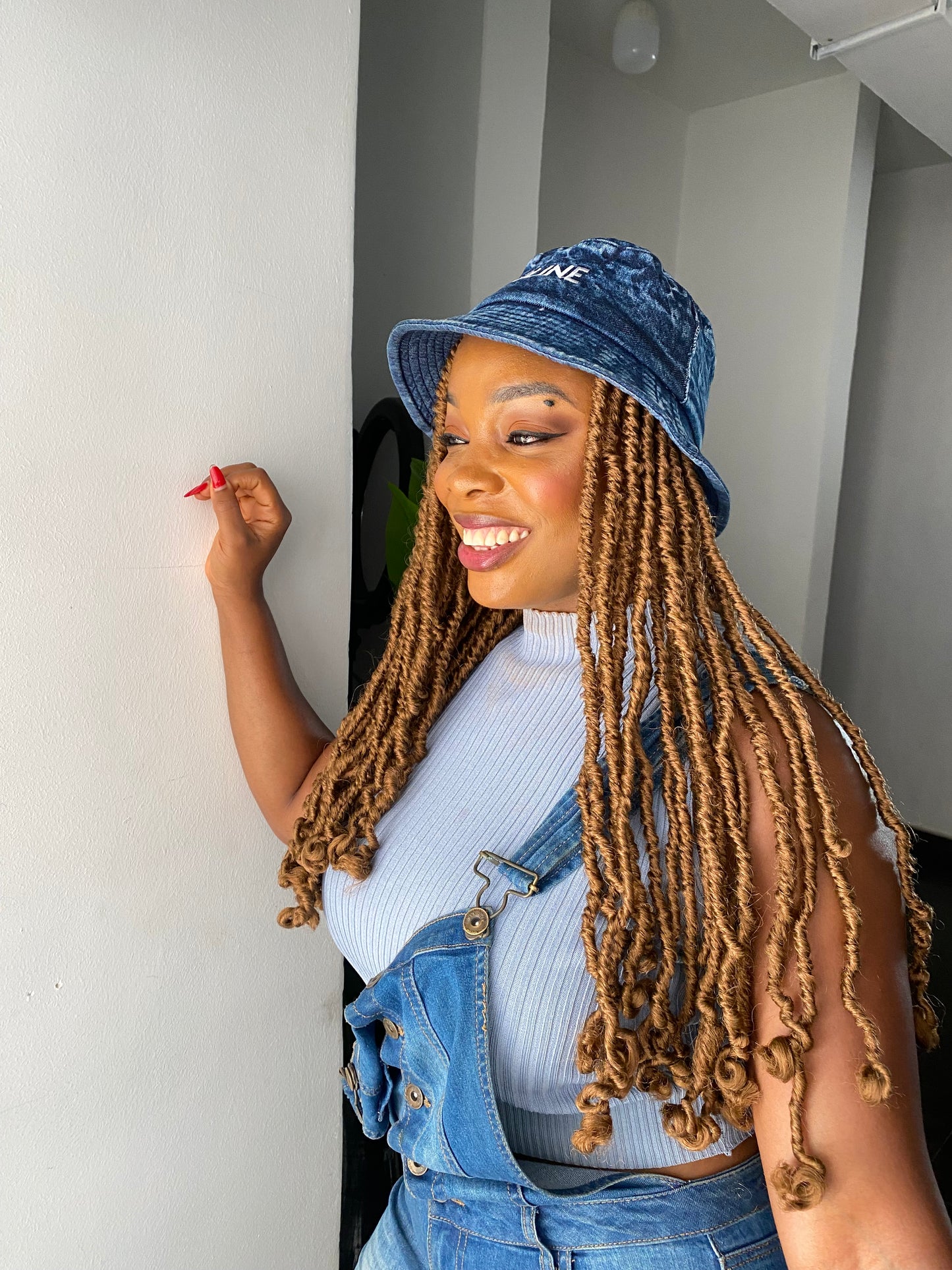 Bucket hat wig