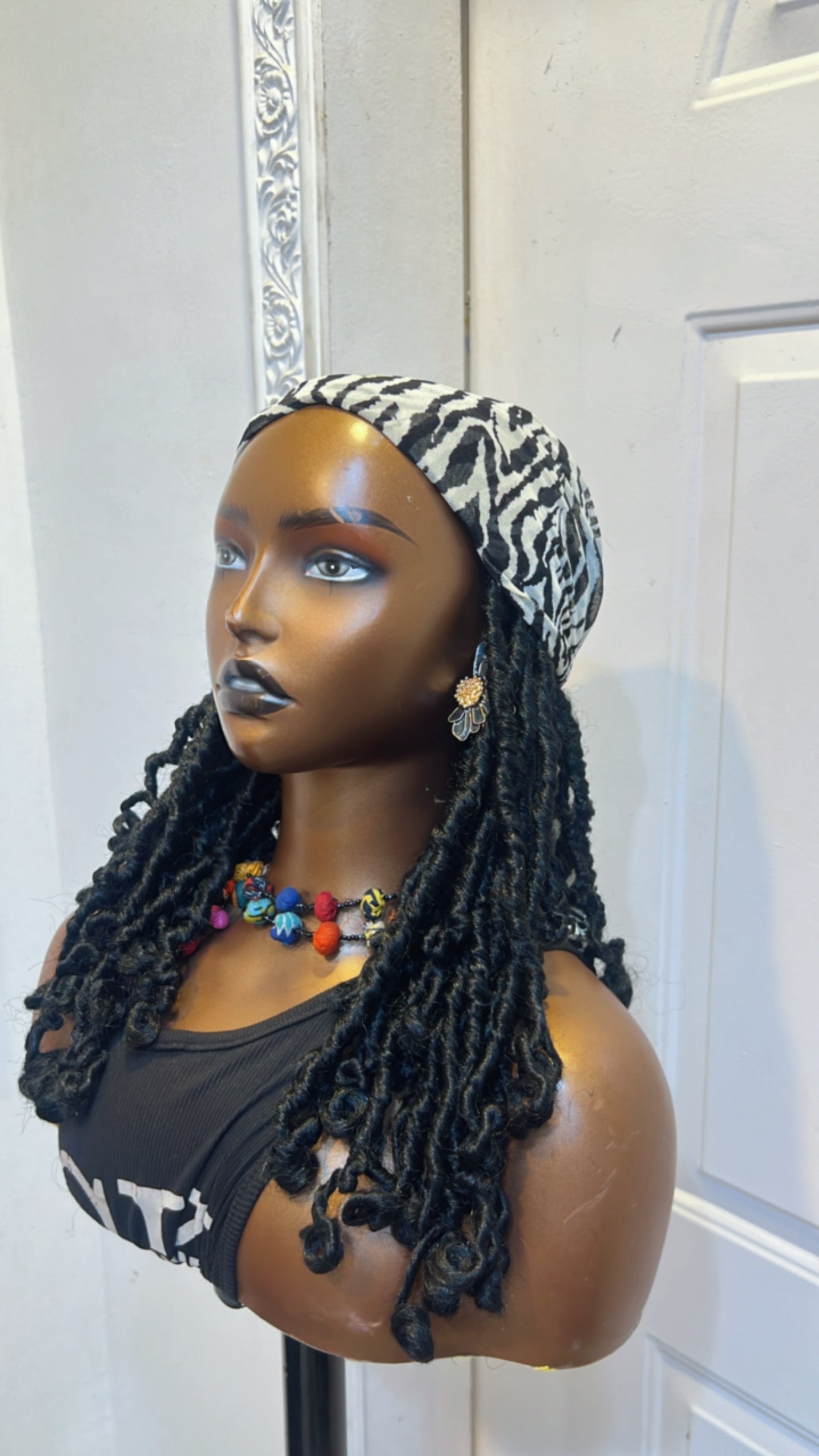 Black minimalist scarf wig